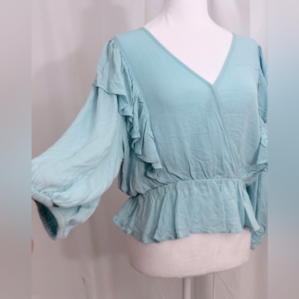 NWT BCBGeneration Cropped Ruffled Peplum Top With Long Peasant Sleeves Size Med